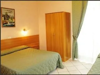 Hotel Clarin 2*